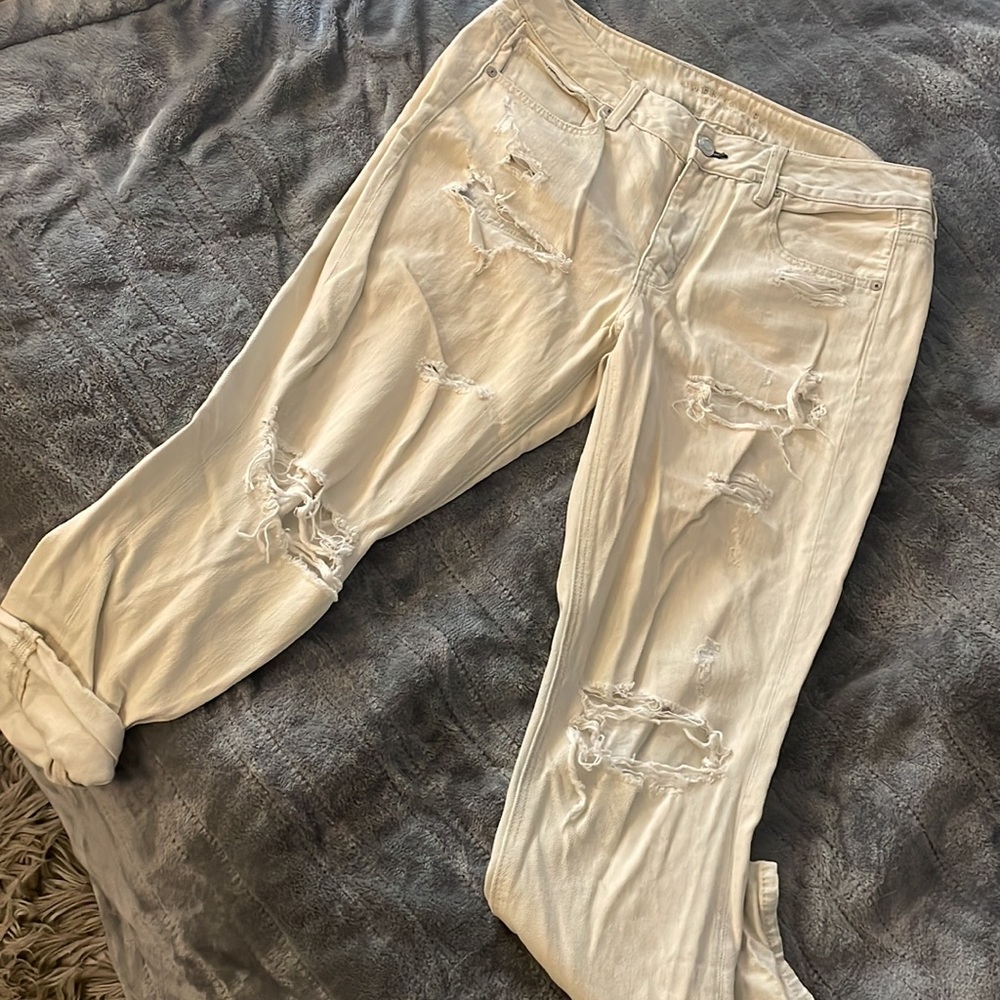AEO Distressed Tomgirl Jeans - Size10